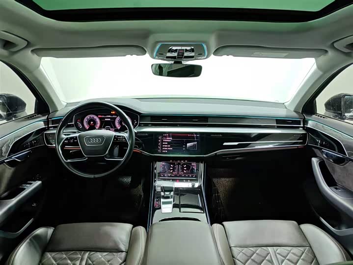 Фото 10 - Audi A8