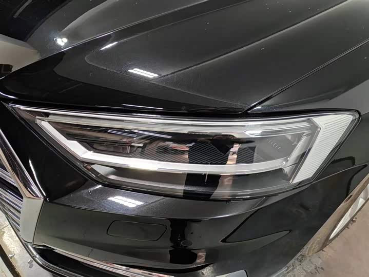 Фото 14 - Audi A8