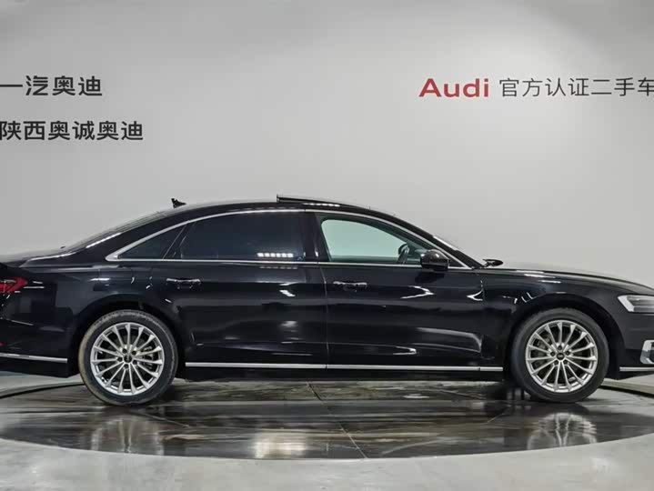 Фото 3 - Audi A8