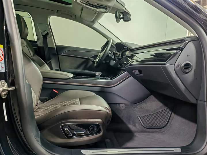 Фото 7 - Audi A8