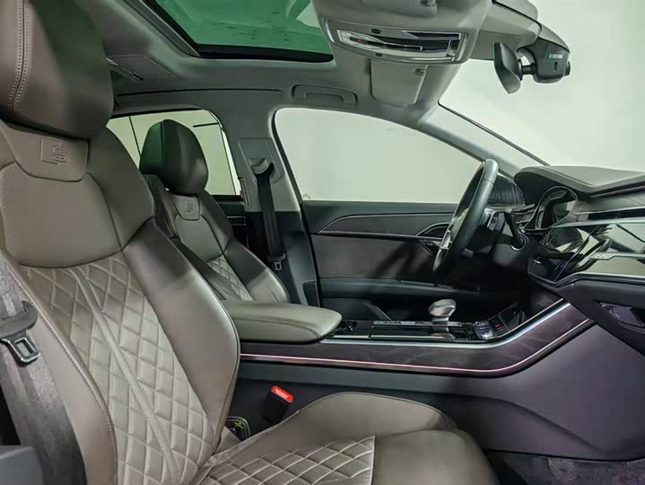 Фото 8 - Audi A8