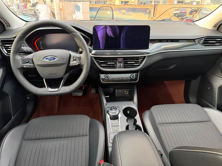 Фото 10 - Ford Focus