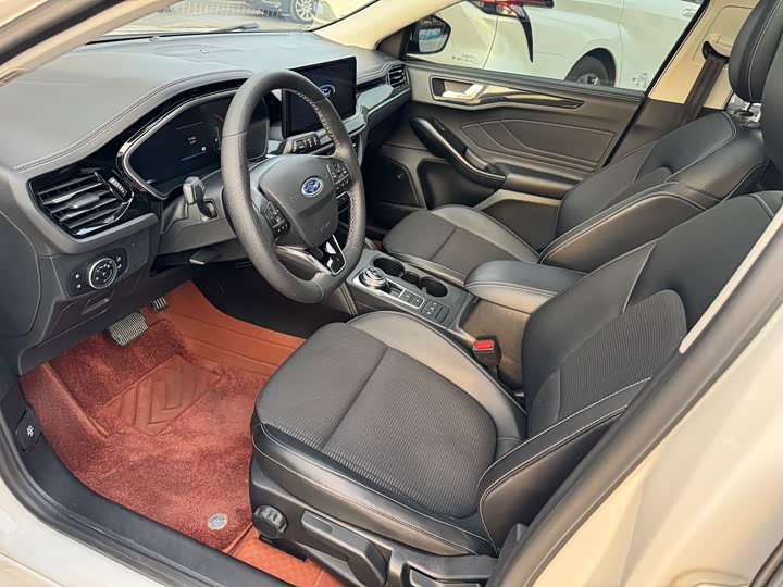 Фото 7 - Ford Focus