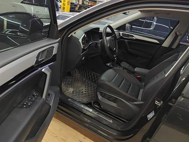 Фото 16 - Volkswagen Tayron