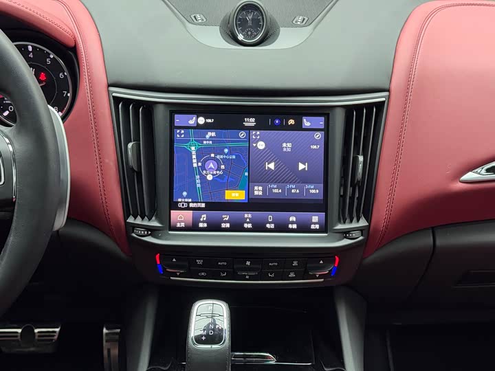 Фото 11 - Maserati Levante