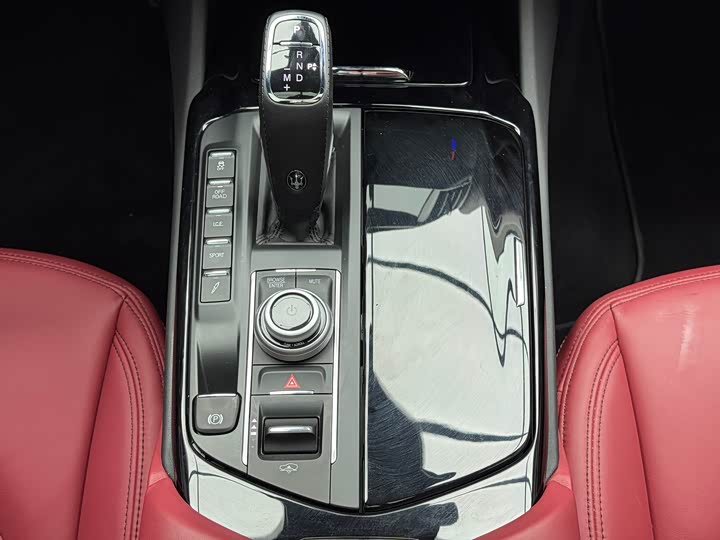 Фото 12 - Maserati Levante