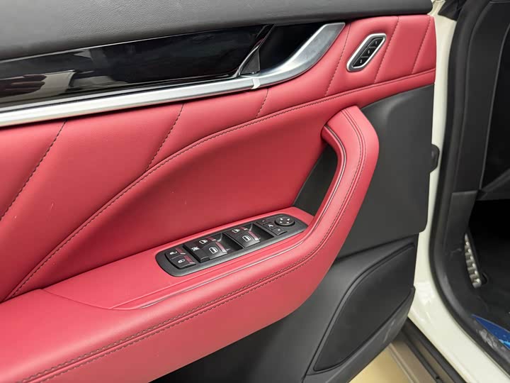 Фото 14 - Maserati Levante