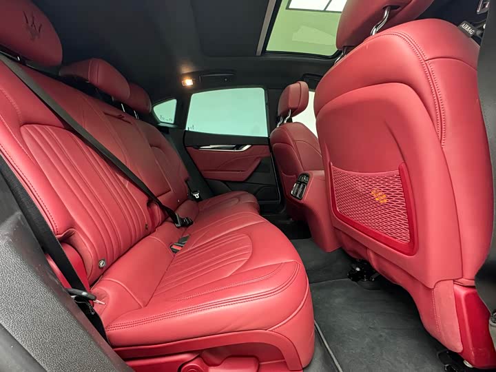 Фото 18 - Maserati Levante