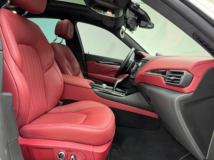 Фото 19 - Maserati Levante