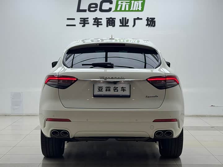 Фото 3 - Maserati Levante