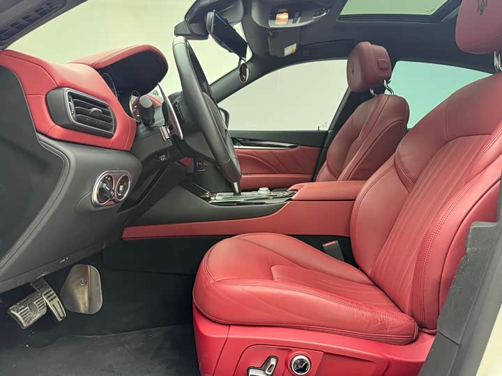 Фото 5 - Maserati Levante