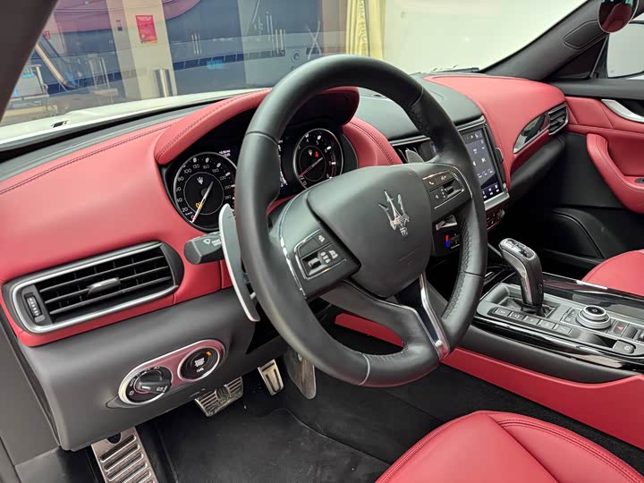 Фото 6 - Maserati Levante