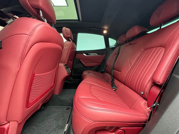 Фото 7 - Maserati Levante