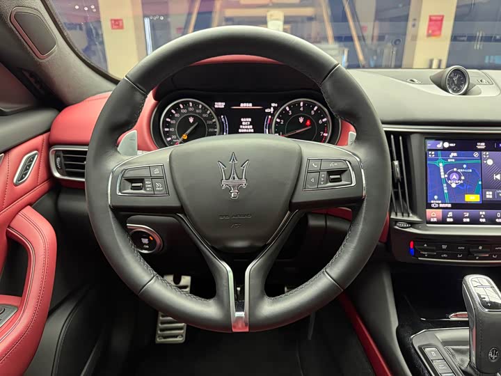 Фото 9 - Maserati Levante