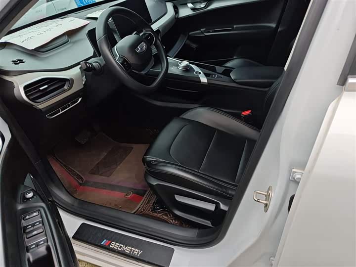 Фото 15 - Geely Geometry A