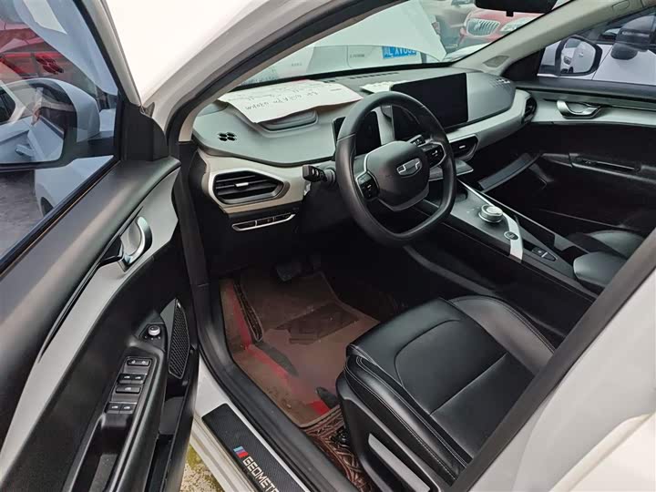 Фото 16 - Geely Geometry A