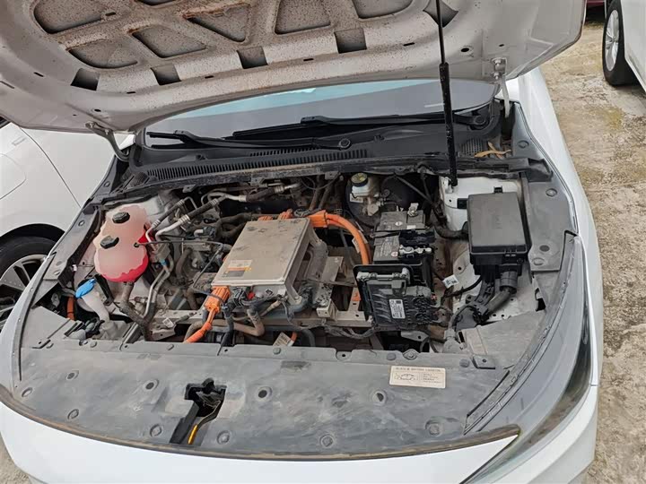 Фото 20 - Geely Geometry A