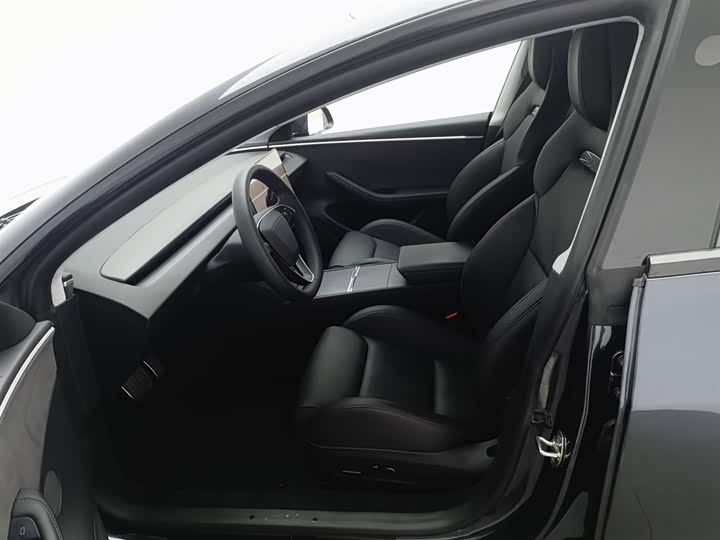 Фото 10 - Tesla Model 3