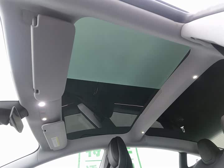 Фото 14 - Tesla Model 3