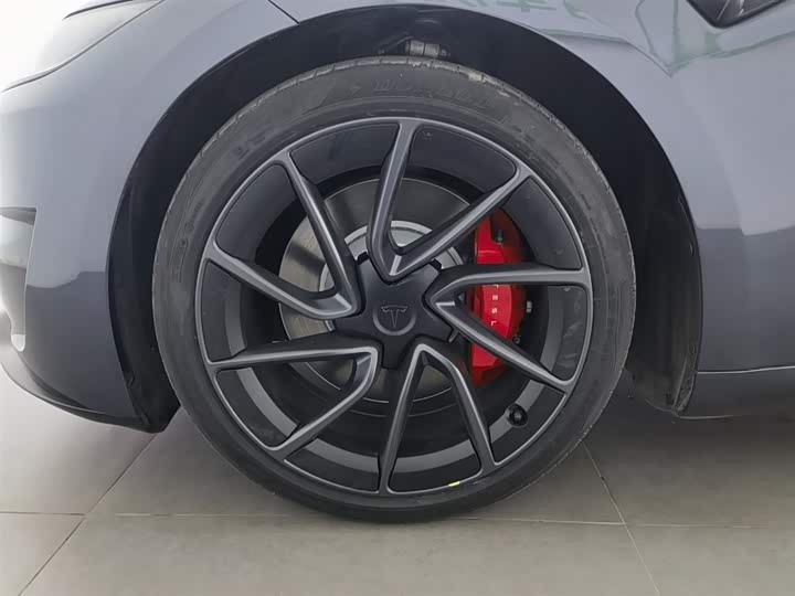 Фото 17 - Tesla Model 3