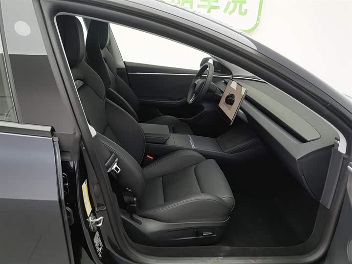 Фото 23 - Tesla Model 3