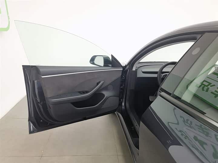 Фото 8 - Tesla Model 3