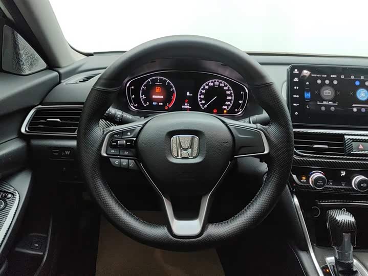 Фото 15 - Honda Accord