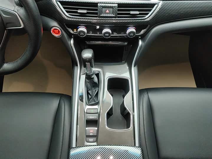 Фото 16 - Honda Accord