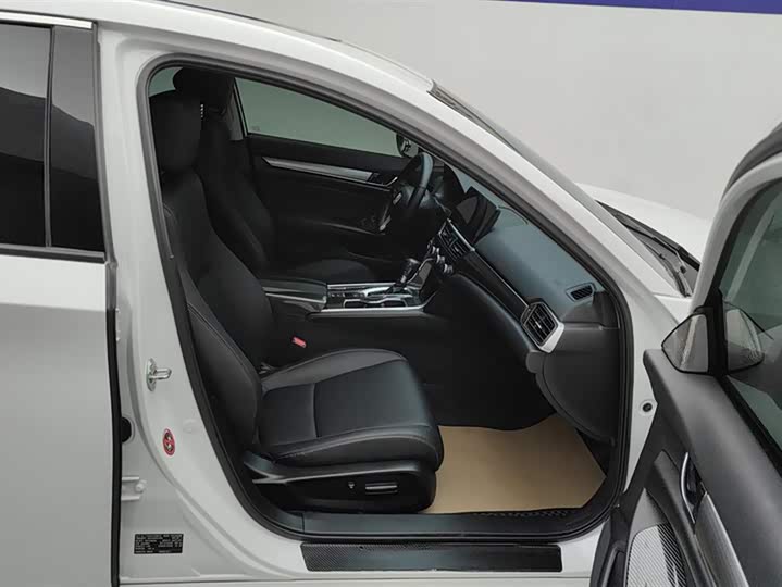 Фото 8 - Honda Accord