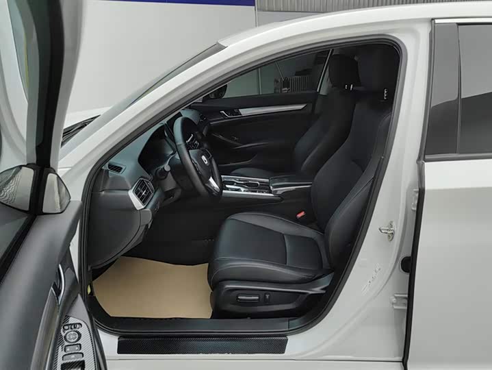 Фото 9 - Honda Accord