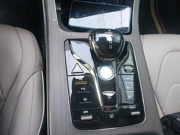 Фото 14 - BYD Han