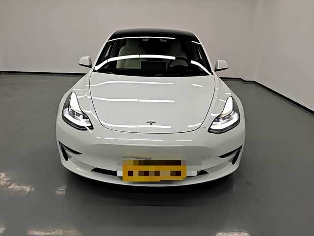 Фото 2 - Tesla Model 3