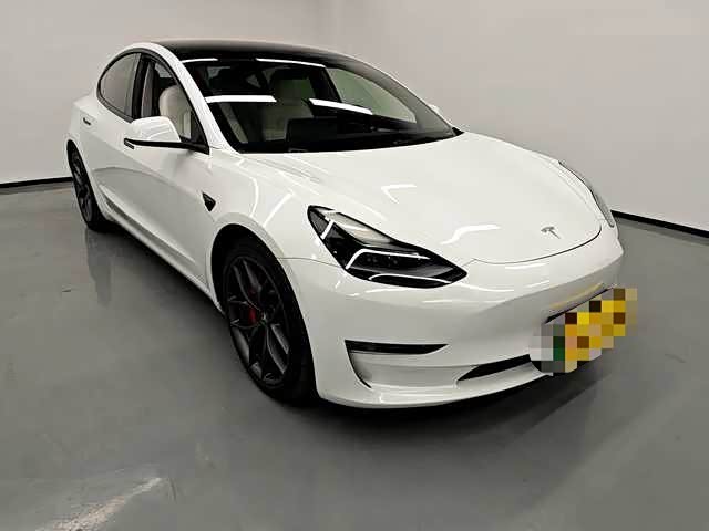 Фото 3 - Tesla Model 3