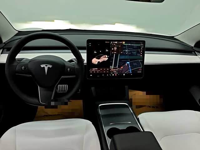 Фото 4 - Tesla Model 3