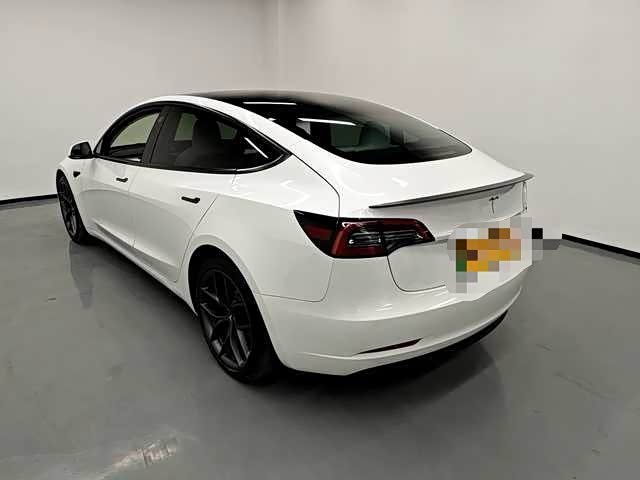 Фото 7 - Tesla Model 3