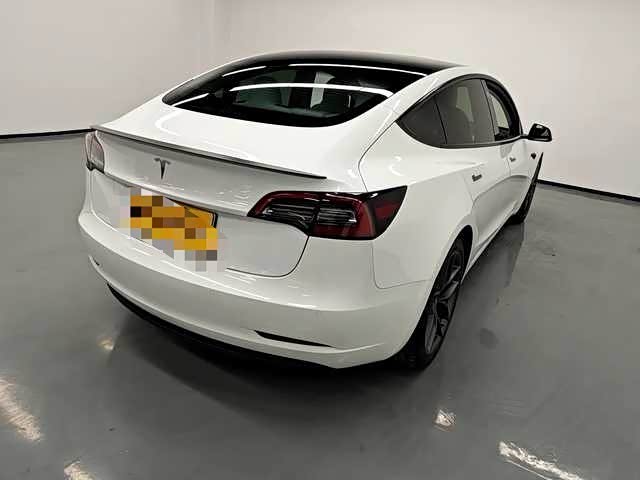 Фото 8 - Tesla Model 3