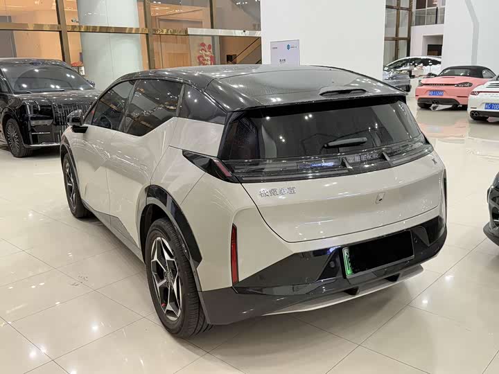 Фото 12 - Zeekr X