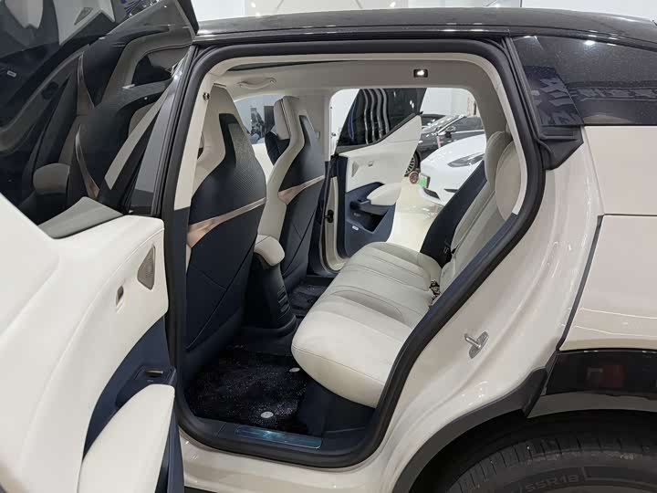 Фото 5 - Zeekr X