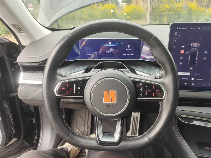 Фото 11 - Zeekr 001