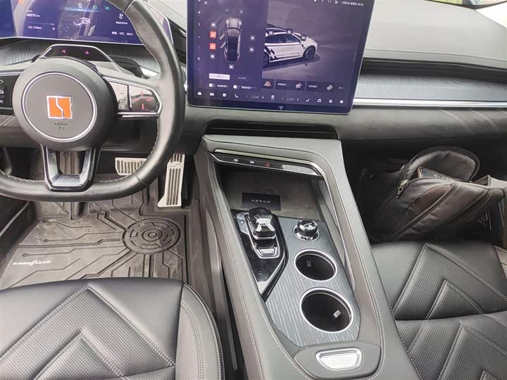 Фото 14 - Zeekr 001