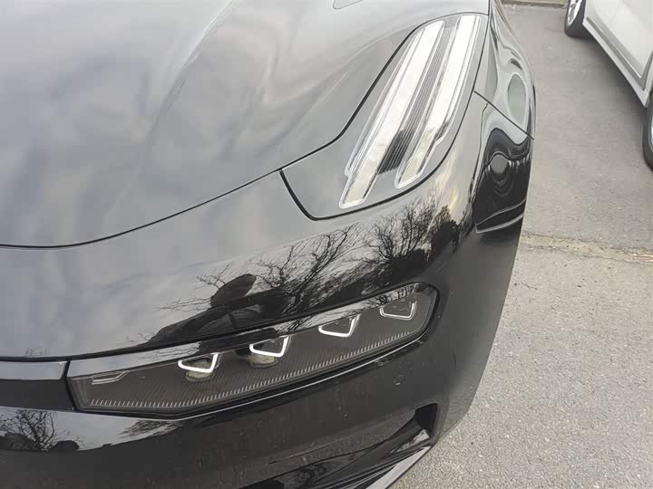 Фото 24 - Zeekr 001