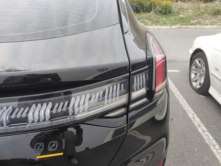 Фото 8 - Zeekr 001