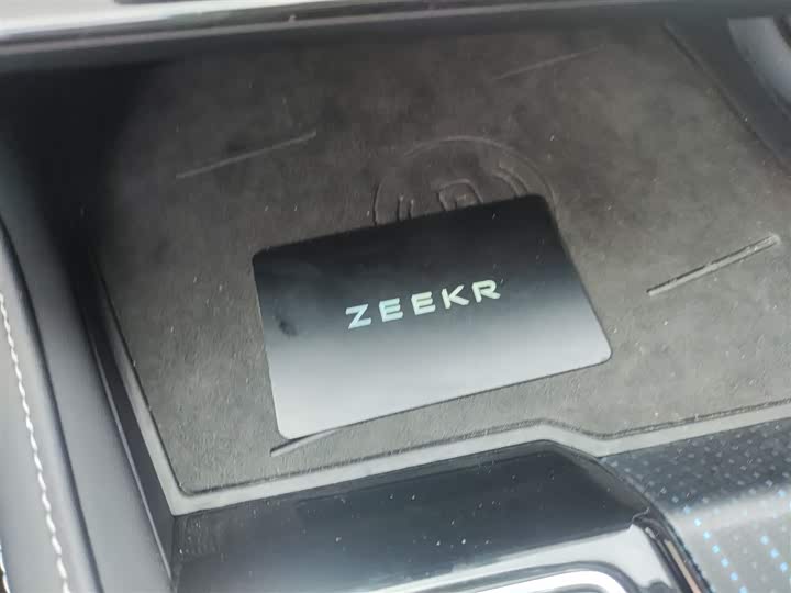 Фото 9 - Zeekr 001