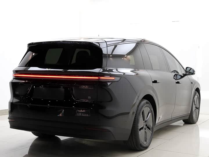 Фото 6 - LiXiang i8