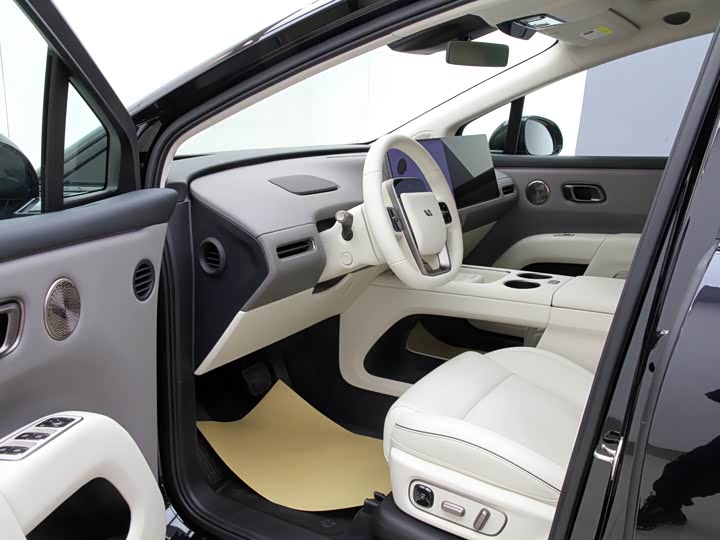 Фото 8 - LiXiang i8