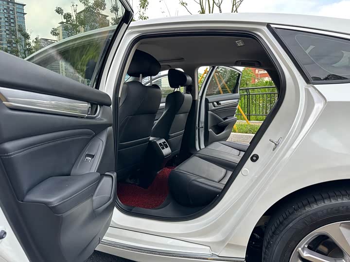 Фото 10 - Honda Accord