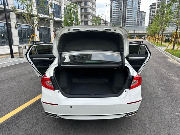 Фото 11 - Honda Accord