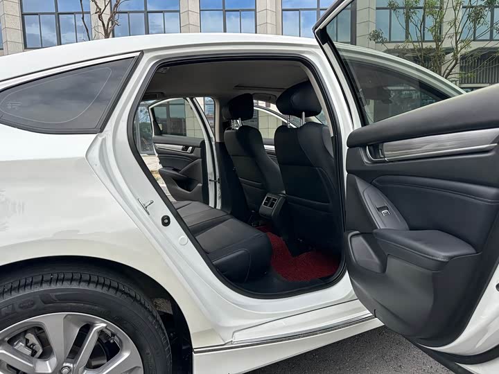 Фото 12 - Honda Accord