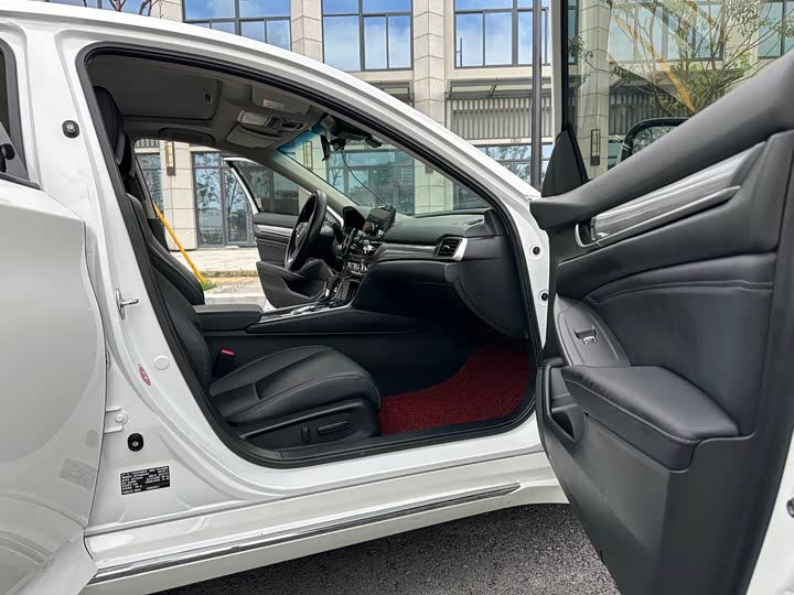 Фото 13 - Honda Accord