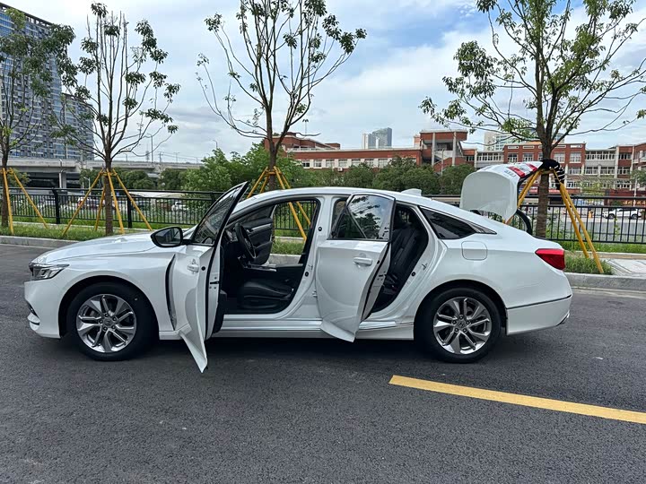 Фото 14 - Honda Accord